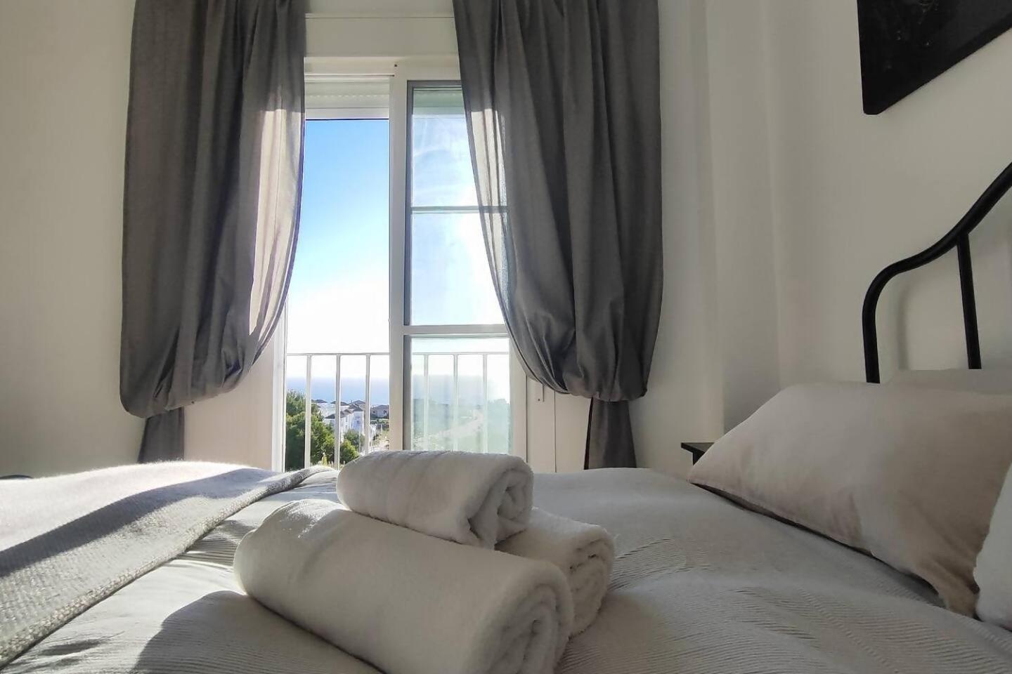 Апартаменты Atico Familiar Vistas Al Mar Манилва Экстерьер фото